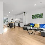 Large Townhouse 5 Beds With Two Parking Spaces - Manchester City Centre