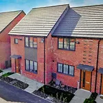 Newly Built, Splendid House For 5 In Manchester!