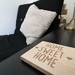 Ideal Home Next To Queens Park, Manchester