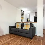 X1 Media City 3 Bedroomed Apartment Free Wifi & Free Parking