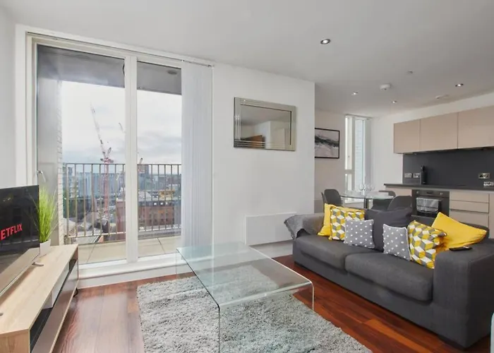 The Artist Abode In Central Manchester - Parking