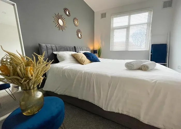 Spacious 2Bed Apartment With Free Parking! 15Min To City & Christie Nhs