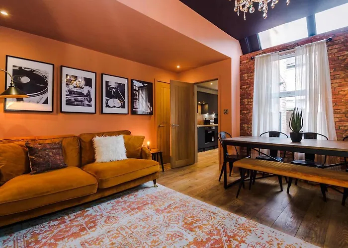 Four Bedroom Urban Home Hosted By Mcr Dens