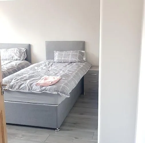 Double Bedroom In Withington, M20. 2 Beds, Rm 3