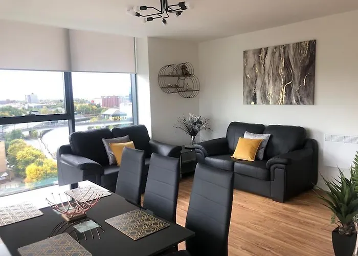 Amazing 3 Bed Penthouse With Large Balcony