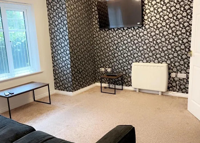 2 Bedroom Apartment With Free Parking Wi-Fi, Very Close To Ao Arena & City Centre