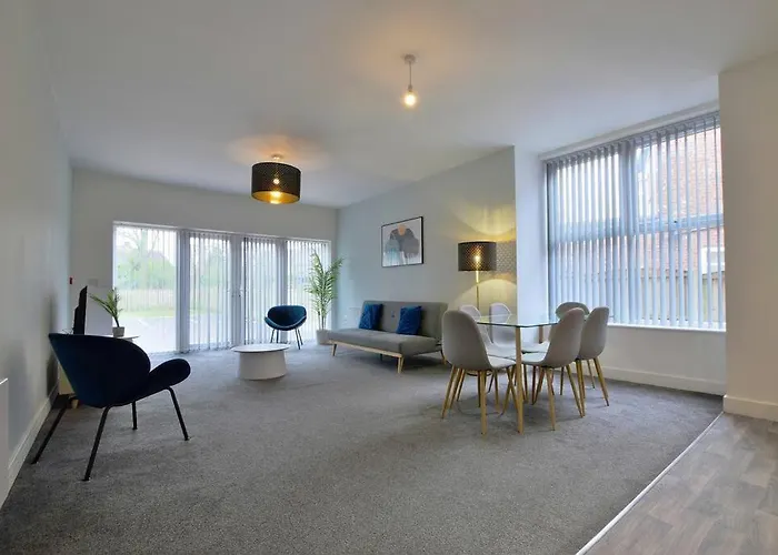 Free Parking - Spacious 2-Br Close To Salford Royal