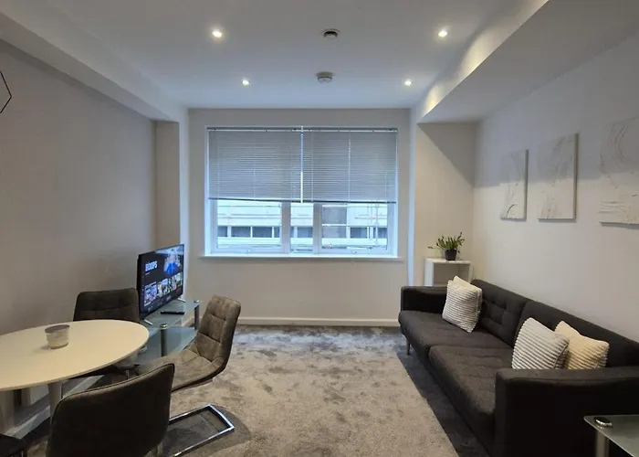 Modern 1- Bed Apartment In City Centre