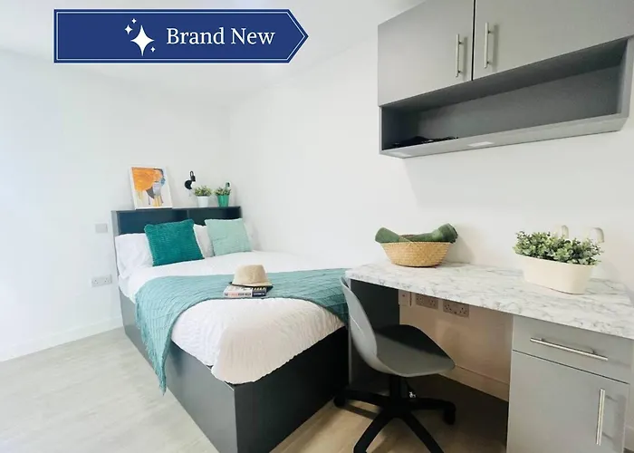 Stretford Sanctuary: Stylish Studio