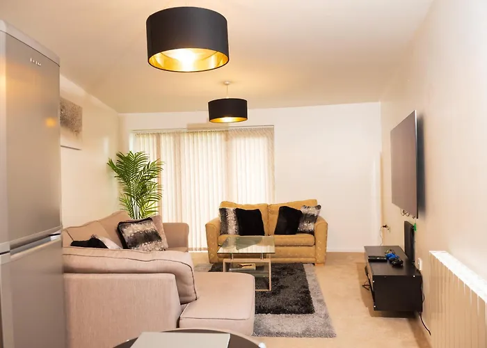 Luxury Two Bedroom Flat Opposite Coop Live N Etihad Stadium With Free Secure Parking, Netflix And Sky Tv