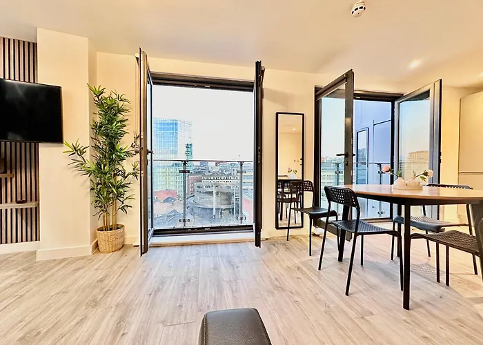 City Centre, Top Floor Apartment, Two Balconies