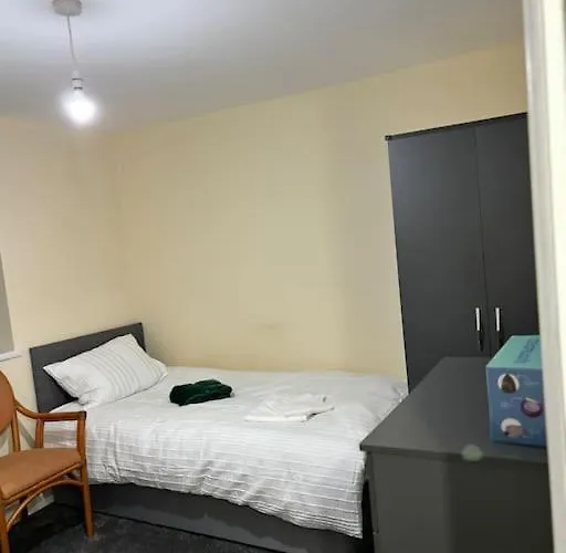 Stunning 2 Bed Rear Flat Manchester