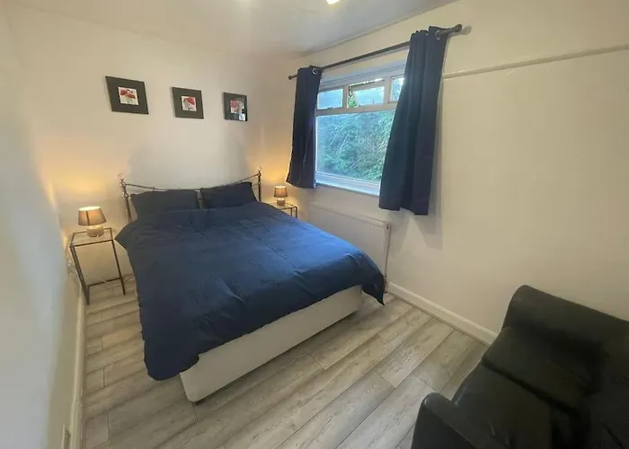 Cheerful 3 Bed Entire House, Newly Refurbished