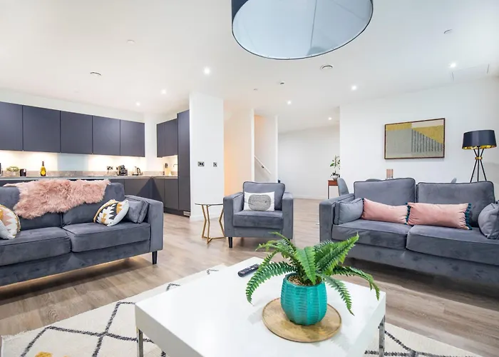 Luxury Free Parking Townhouse