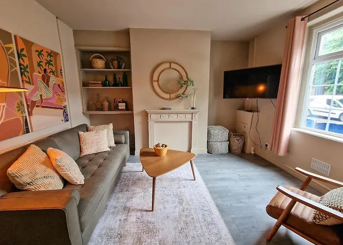 2 Bed Near City Centre By City Superhost