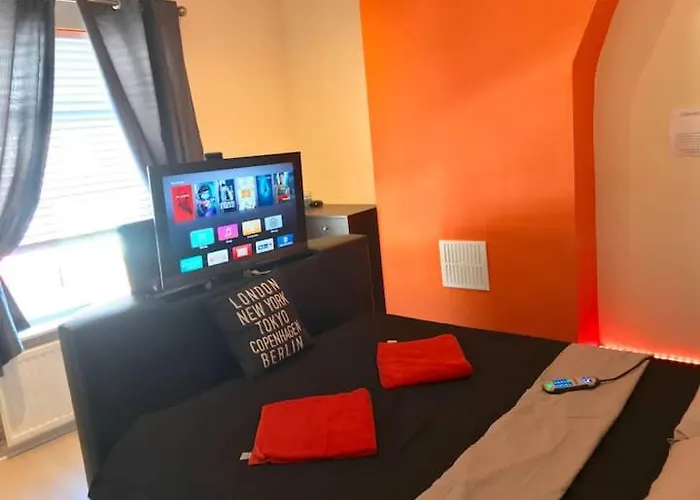 King Tv-Bed En-Suite Mediacity, Mufc, Salford