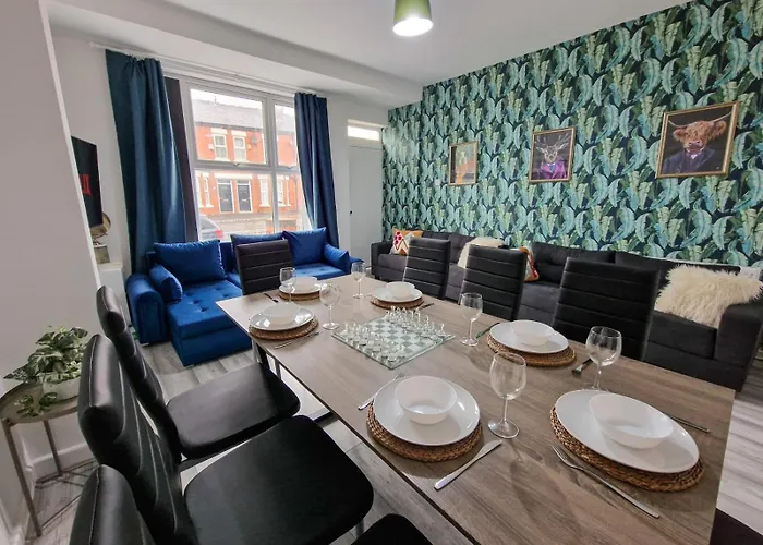 Sleeps 16 Etihad Coop Live Home By City Superhost