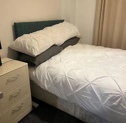 1 Bed Studio, Sleeps 2, Close To City Centre