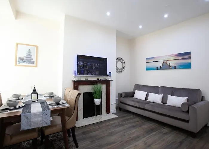 6 Bedroom House 10Min Drive From City Centre