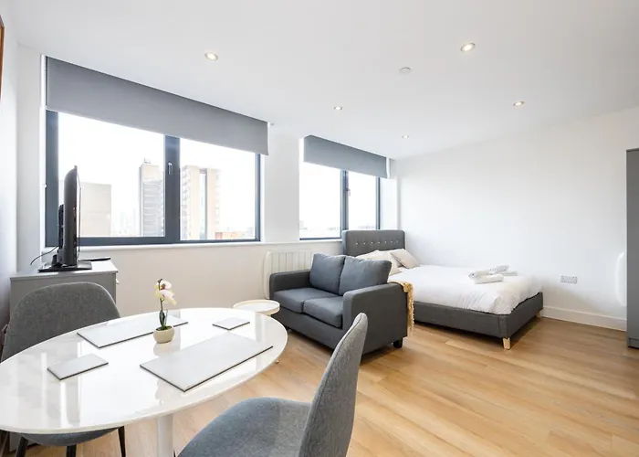 Stylish Studio Flat- 9 Min Walk To Man Utd Stadium