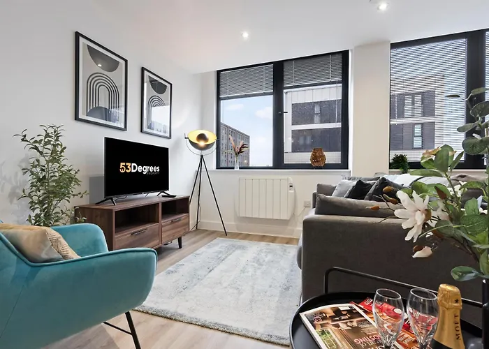 Modern Flat In Manchester By 53 Degrees Property, Ideal For Couples, 2 Bedrooms!