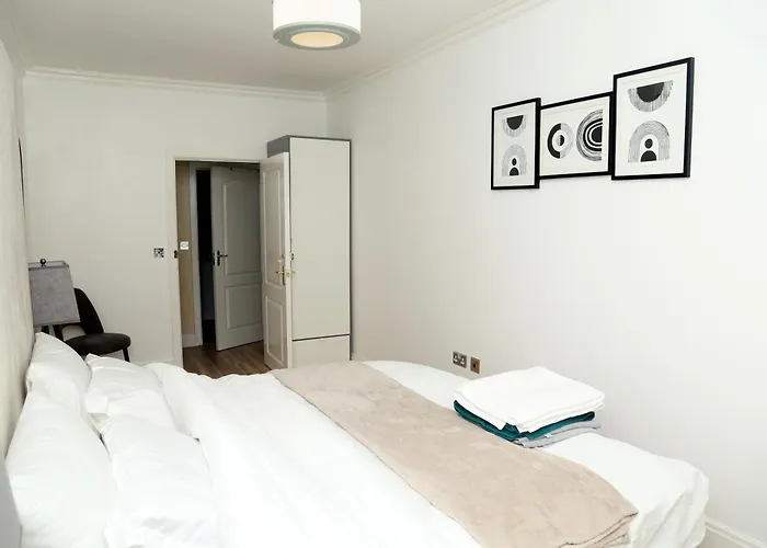 Mdz Luxe Stays-Sleeps 6