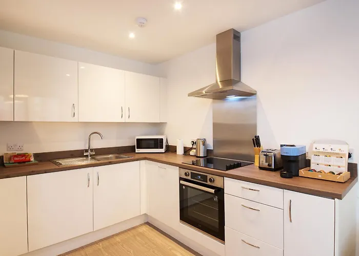 Stylish 1-Bed Apartment Near City Centre, Mediacityuk, Spinningfields, Old Trafford & Etihad, Sleeps 4, Netflix, Gym, Balcony, Nespresso Machine, Ideal For Professionals & Extended And Short Stays!