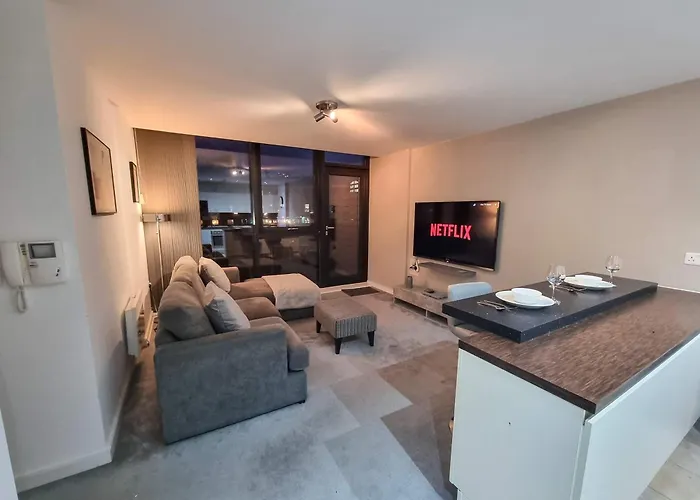 Canal Side Flat By City Superhost