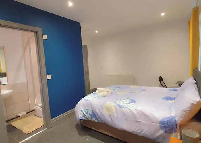 En-Suite Double-Bedroom In The Heart Of Eccles Manchester Perfect For Short Stays