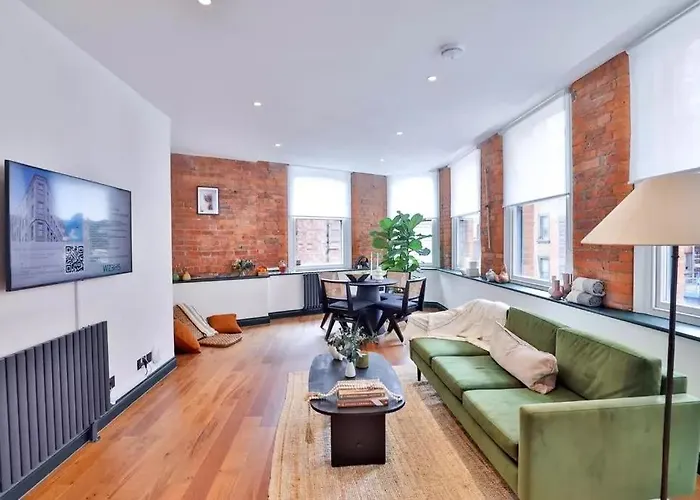 2 Bed Luxury Apartment, Parking, Gym, Concierge