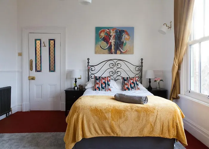 The Orange Room In A 6 Bedroom Victorian Shared House