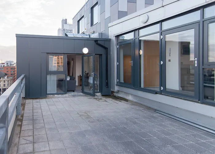 Studio With Balcony Views Over Manchester