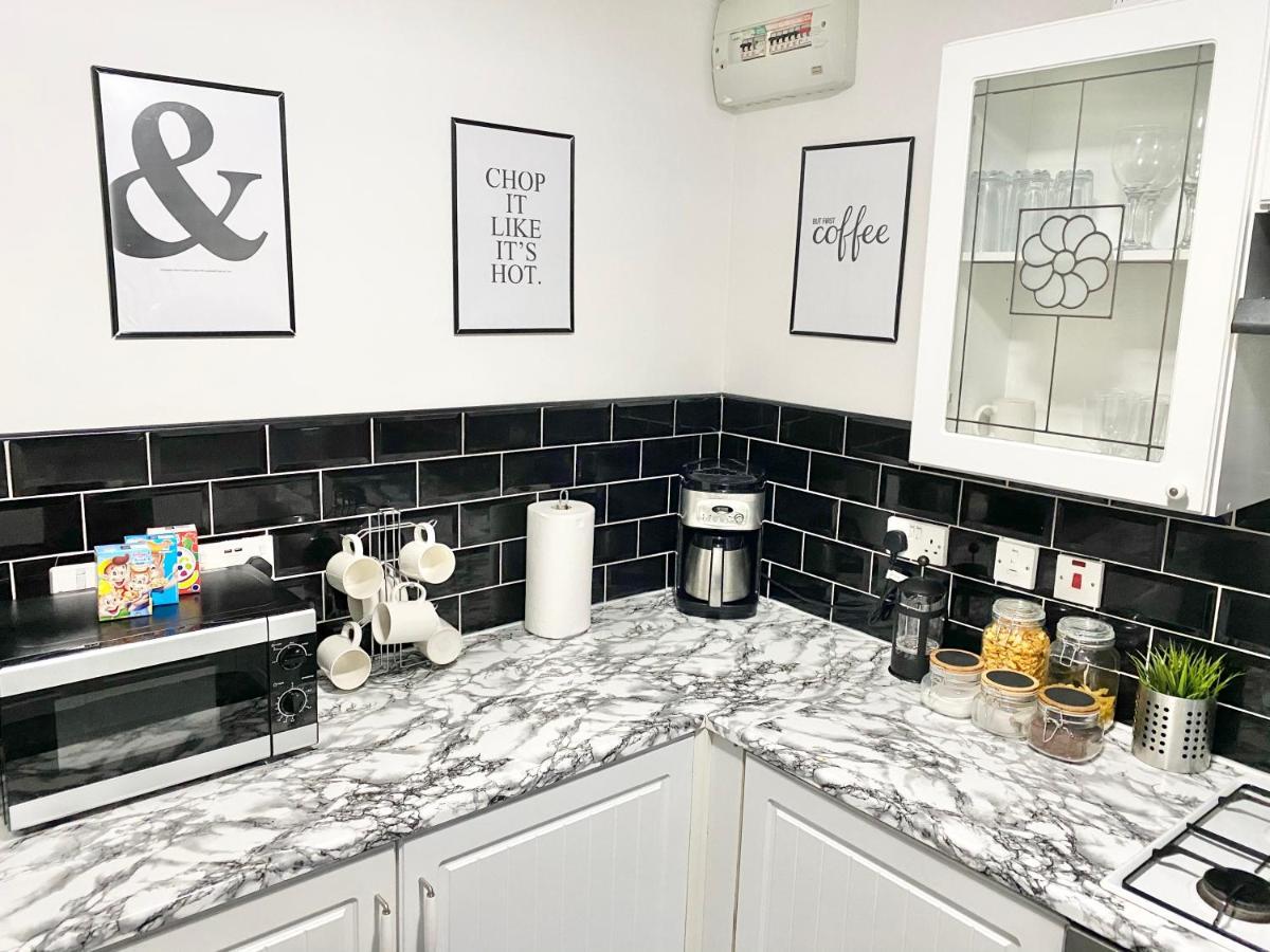 Convenient Centre 3bd With Free Parking
