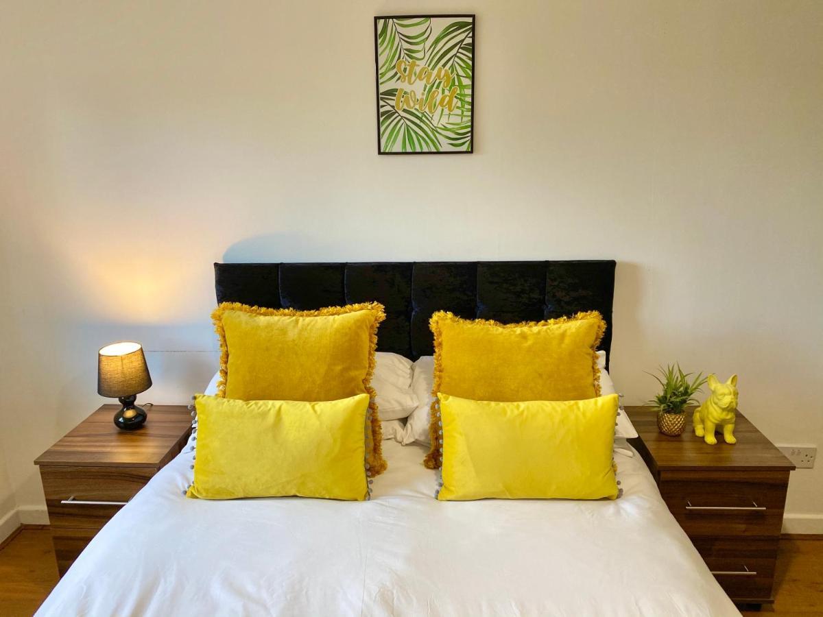 Convenient Centre 3bd With Free Parking
