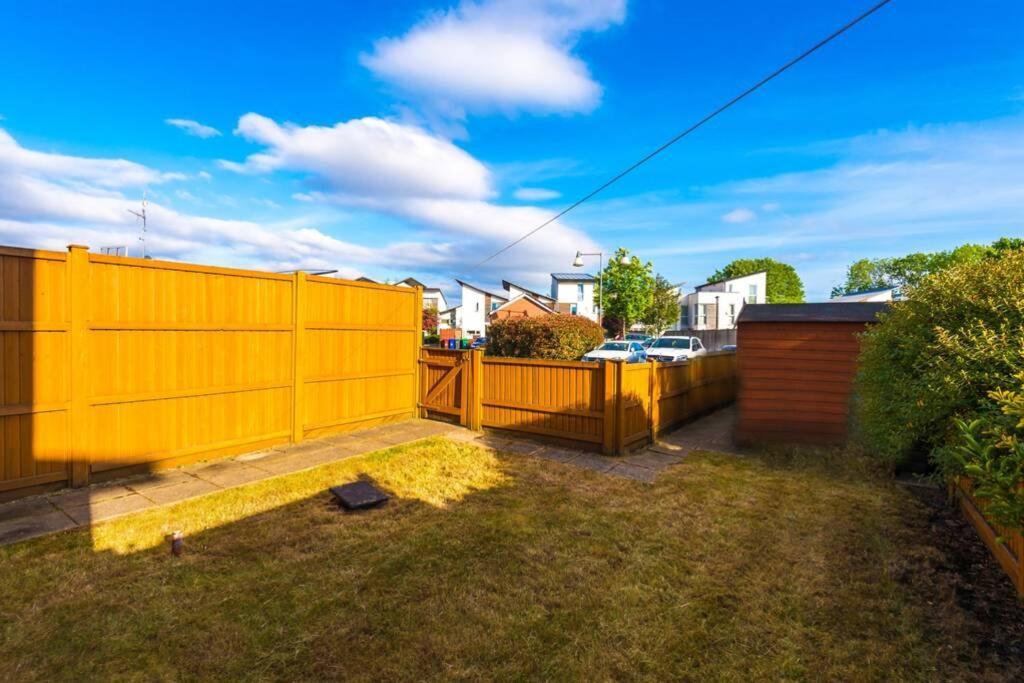 3 Bedroom House Hosted By Mcr Dens