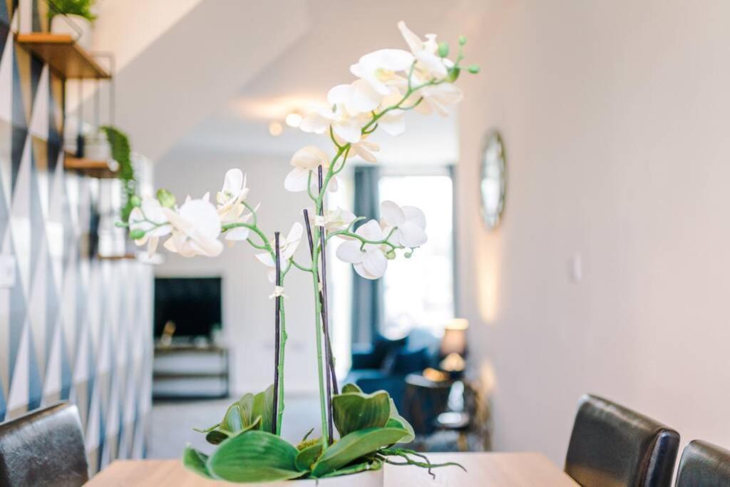 3 Bedroom House Hosted By Mcr Dens Manchester