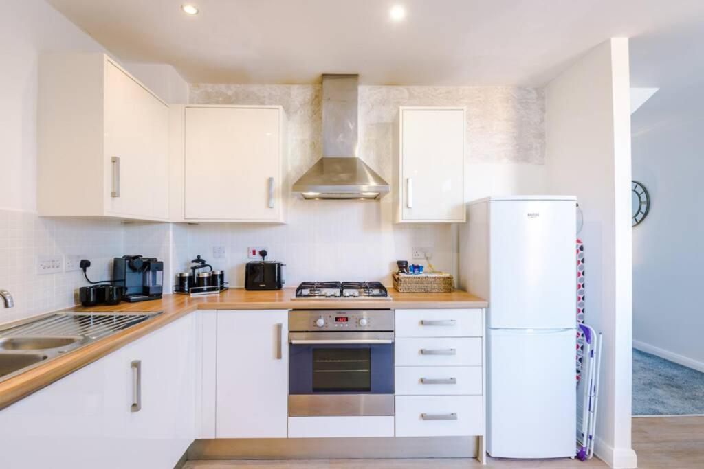3 Bedroom House Hosted By Mcr Dens Apartment