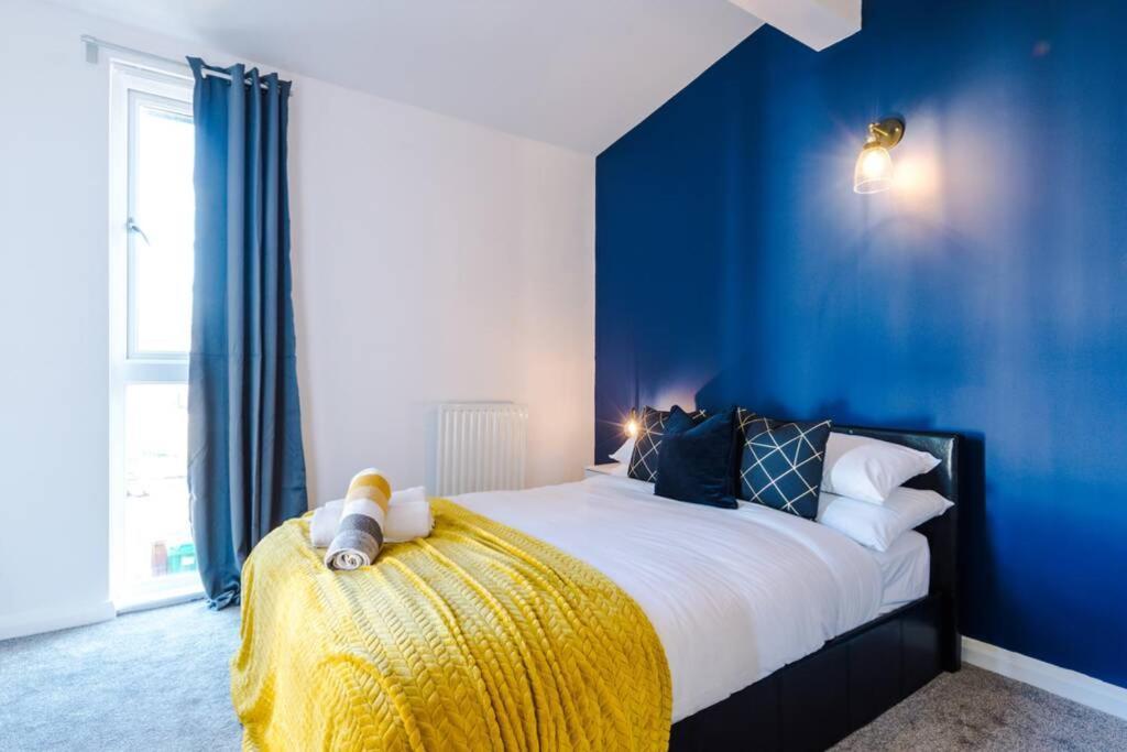 3 Bedroom House Hosted By Mcr Dens * Manchester
