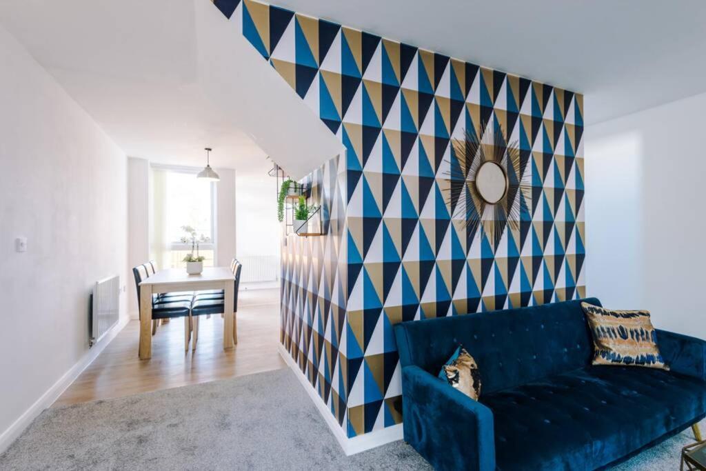 Apartment 3 Bedroom House Hosted By Mcr Dens *
