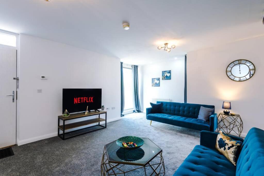 3 Bedroom House Hosted By Mcr Dens Apartment *