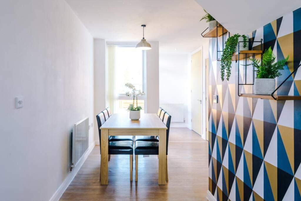 3 Bedroom House Hosted By Mcr Dens * Manchester