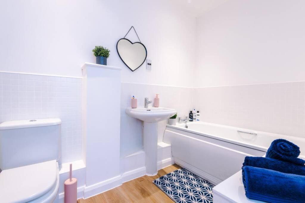 3 Bedroom House Hosted By Mcr Dens Manchester