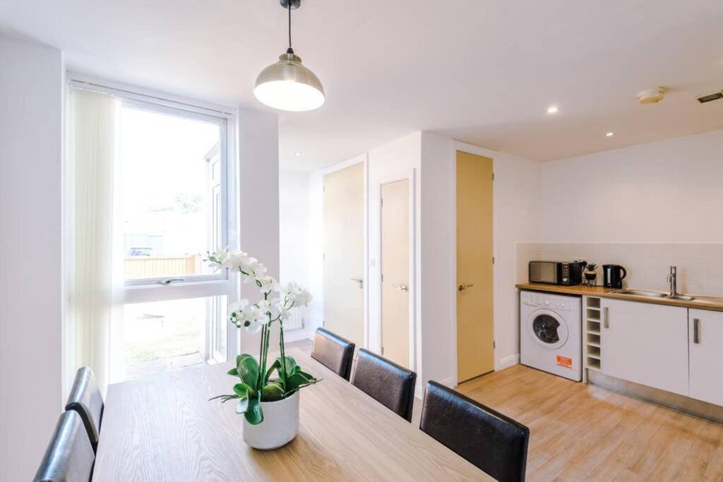 3 Bedroom House Hosted By Mcr Dens Manchester