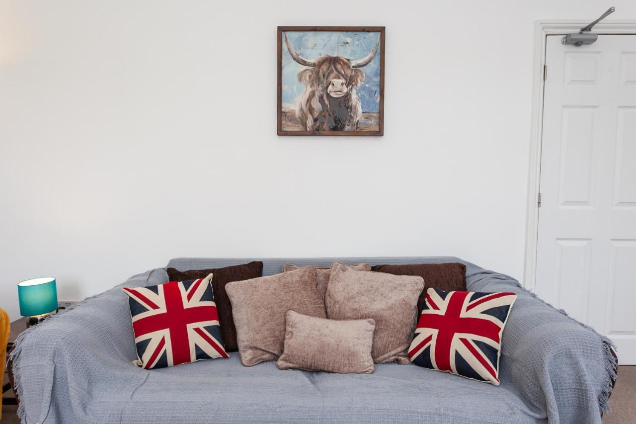 Holiday home 5 Bed House 15 Min From Manchester! With Free Parking! Manchester