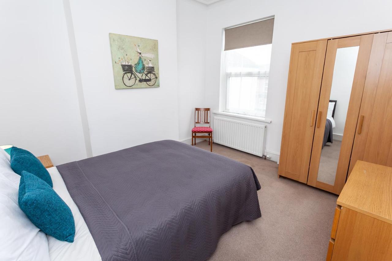 5 Bed House 15 Min From Manchester! With Free Parking! Holiday home Manchester