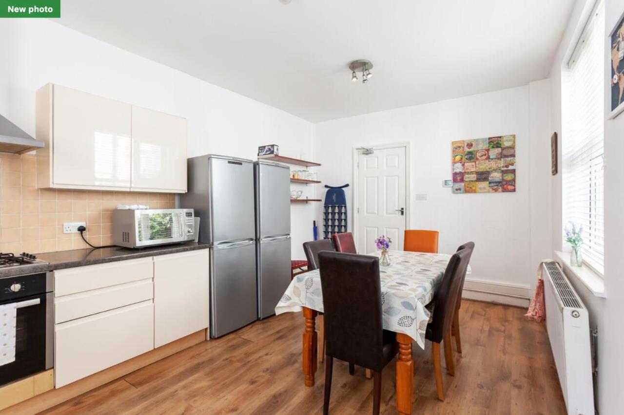5 Bed House 15 Min From Manchester! With Free Parking! * Manchester
