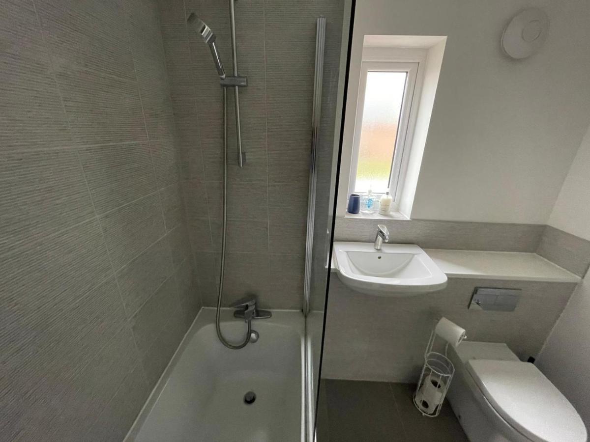 Modern With Huge Bed - Walk To Centre!