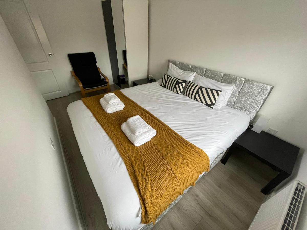 Modern With Huge Bed - Walk To Centre!