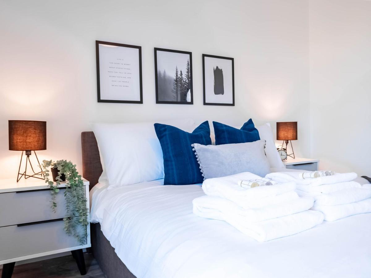 Luxe Interchange Near Old Trafford - Media - The Quays Apartment
