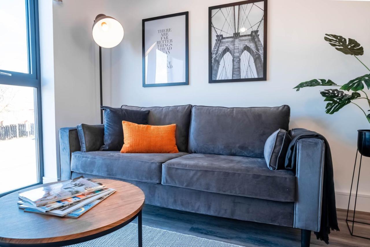 Luxe Interchange Near Old Trafford - Media - The Quays Apartment